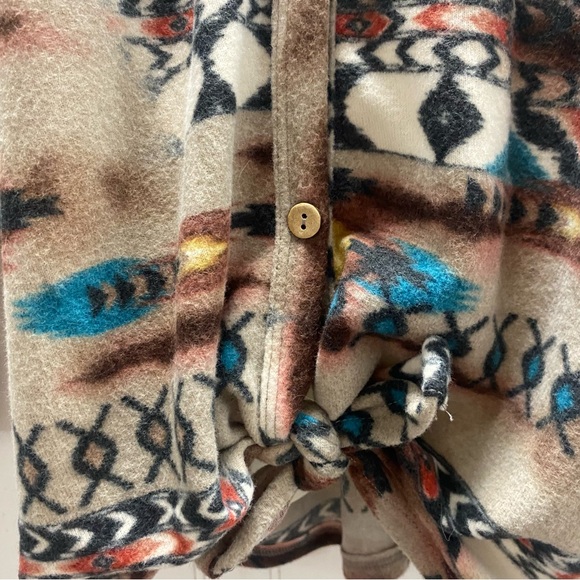 Lovely J Womens Size 1X Western Print Top - Picture 5 of 5